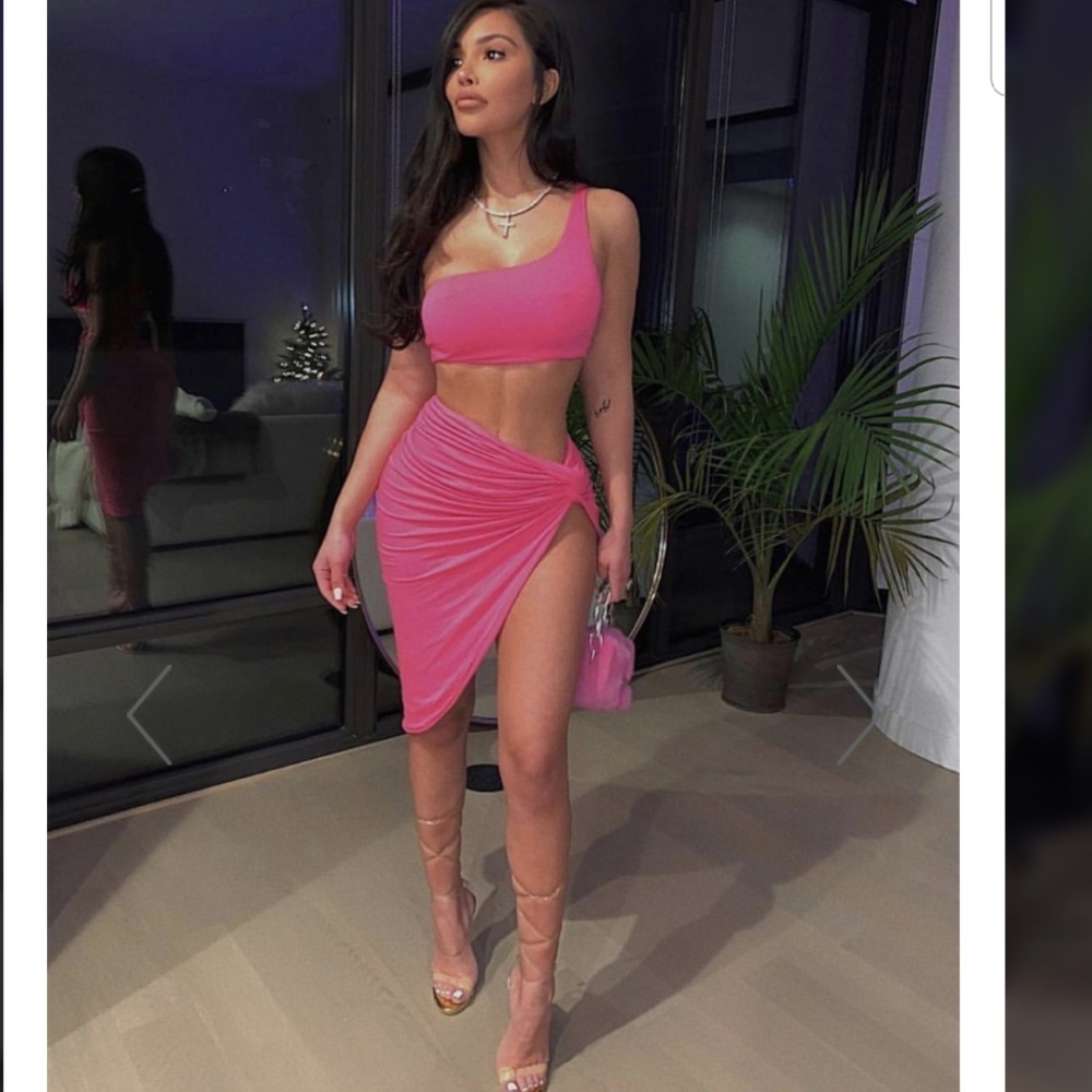 💕SOLD💕One shoulder knotted two piece set